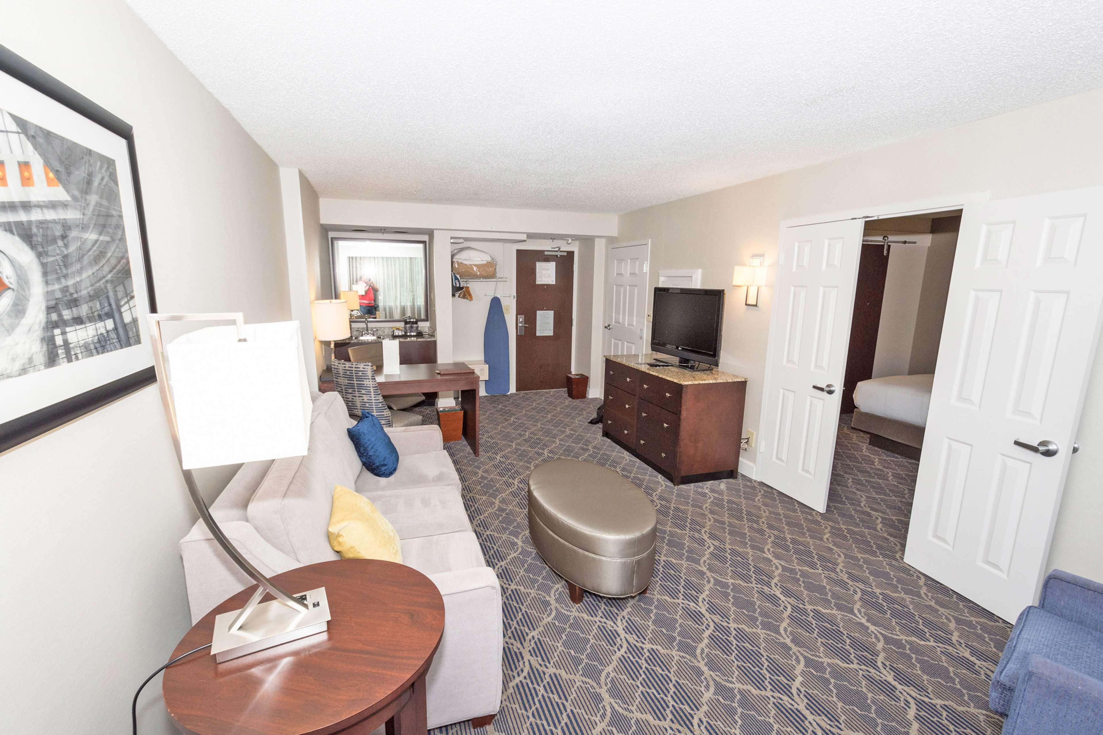 Doubletree Suites By Hilton At The Battery Atlanta Смирна Экстерьер фото