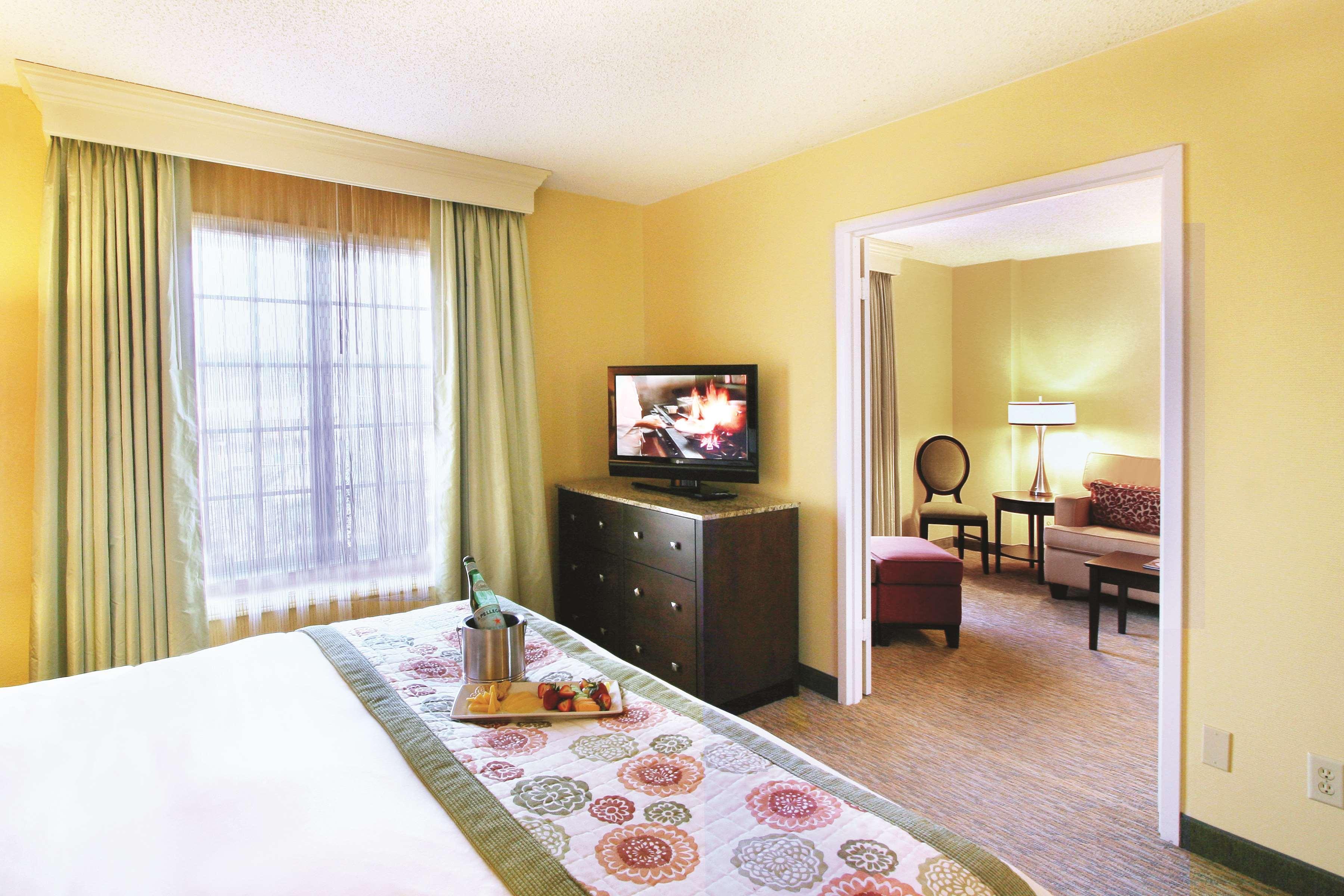 Doubletree Suites By Hilton At The Battery Atlanta Смирна Экстерьер фото