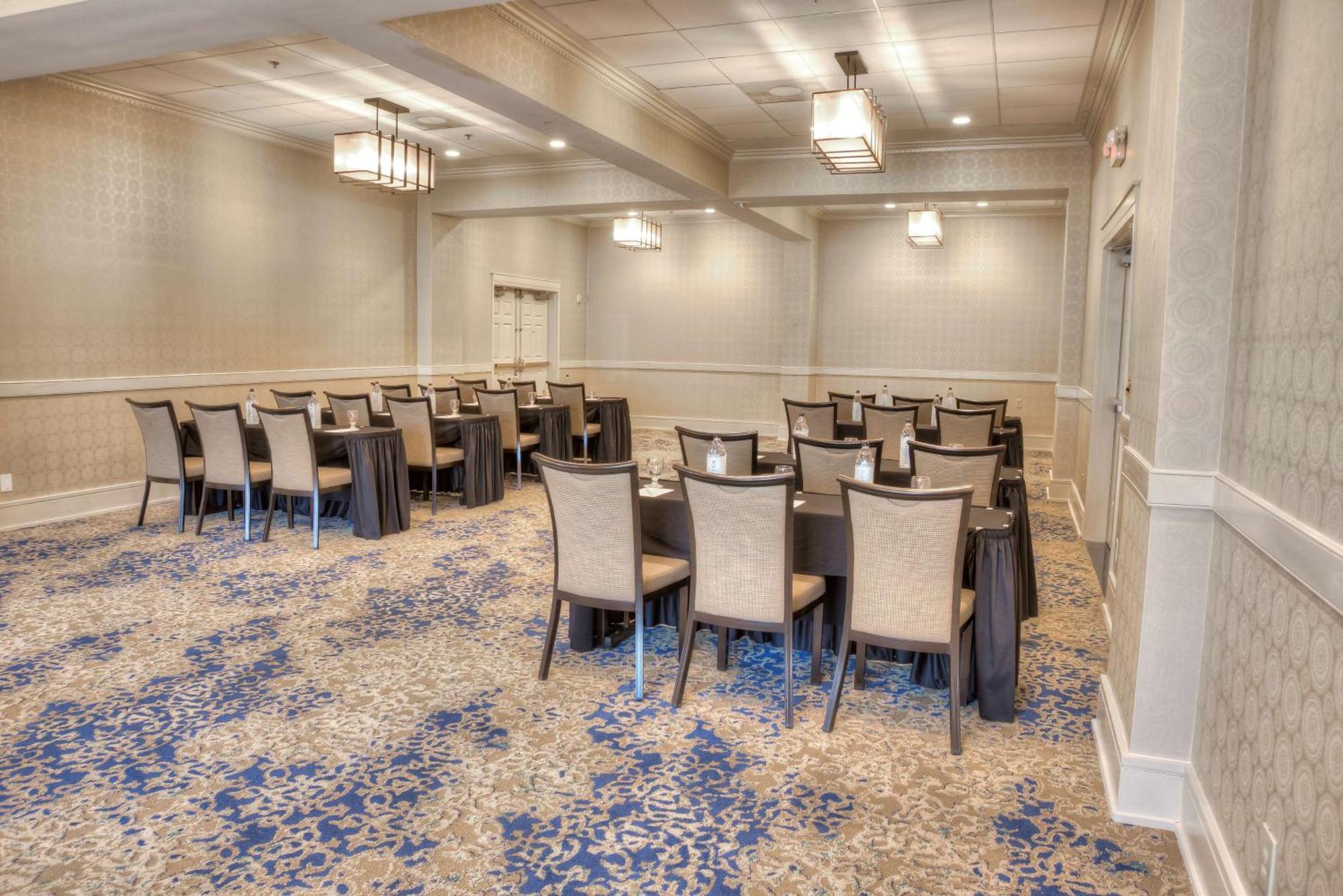 Doubletree Suites By Hilton At The Battery Atlanta Смирна Экстерьер фото