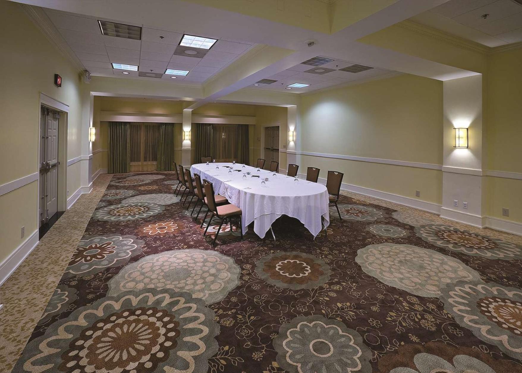 Doubletree Suites By Hilton At The Battery Atlanta Смирна Экстерьер фото