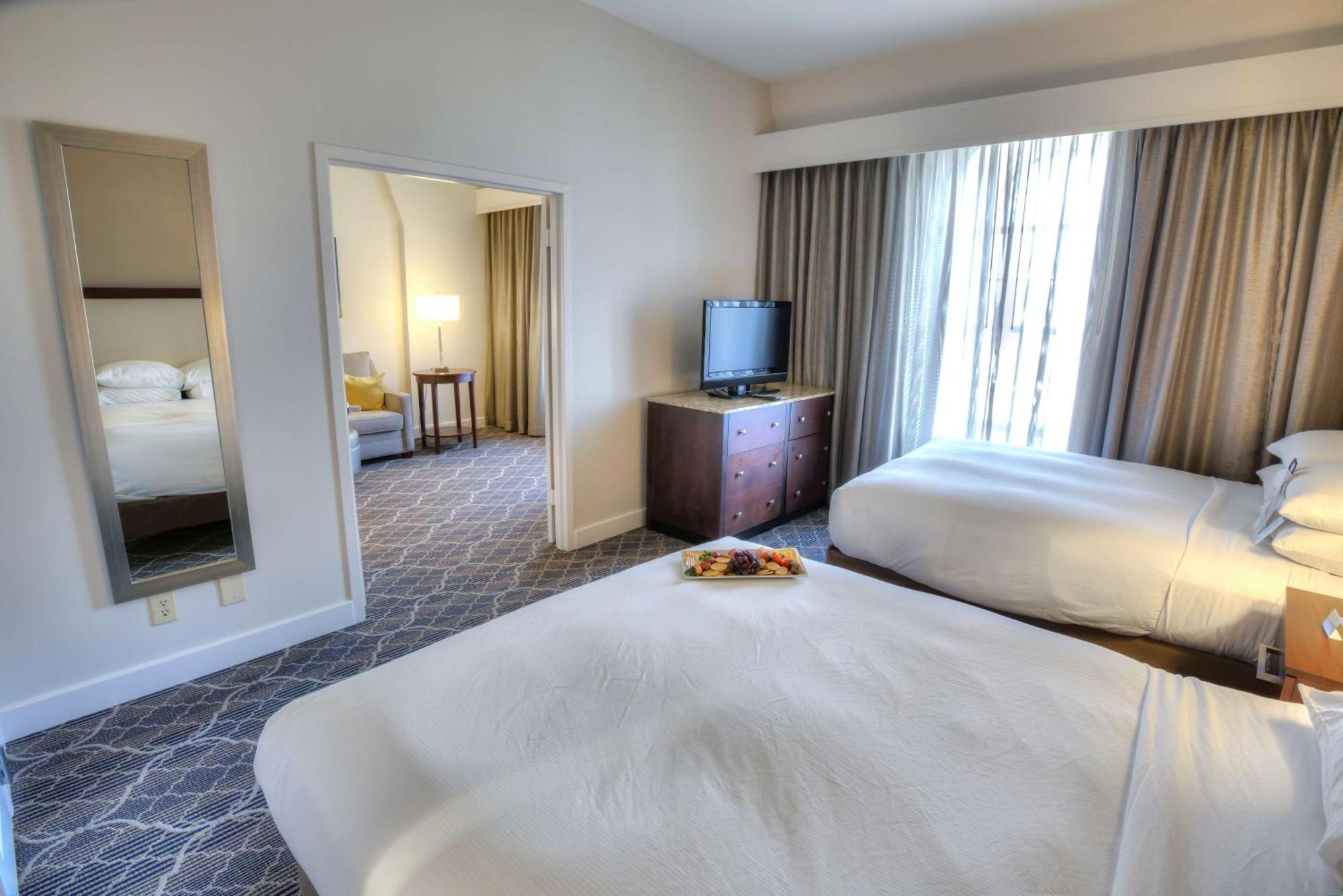 Doubletree Suites By Hilton At The Battery Atlanta Смирна Экстерьер фото